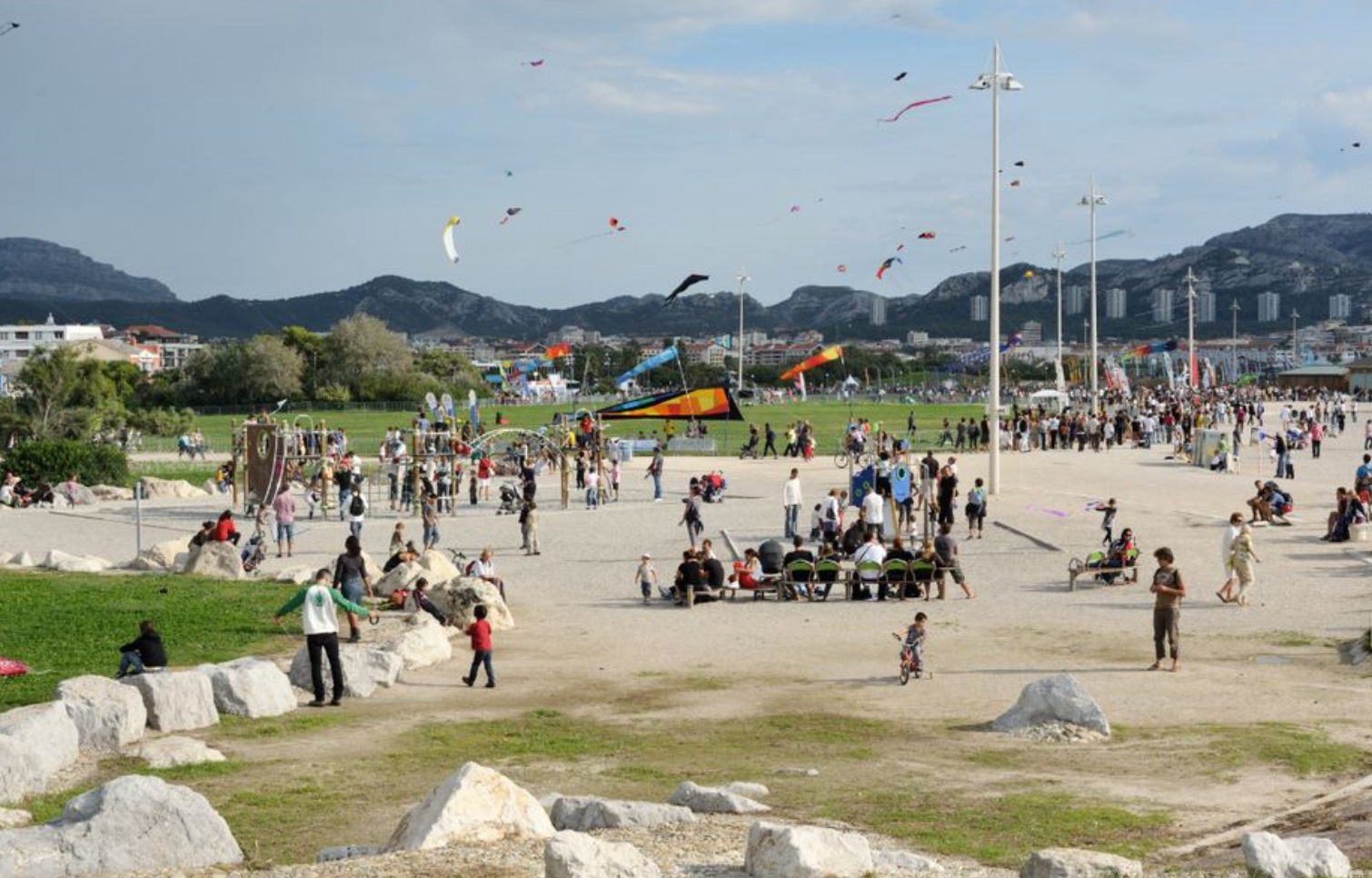 Photo des plages du prado lors d'un rassemblement de cerfs-volants
