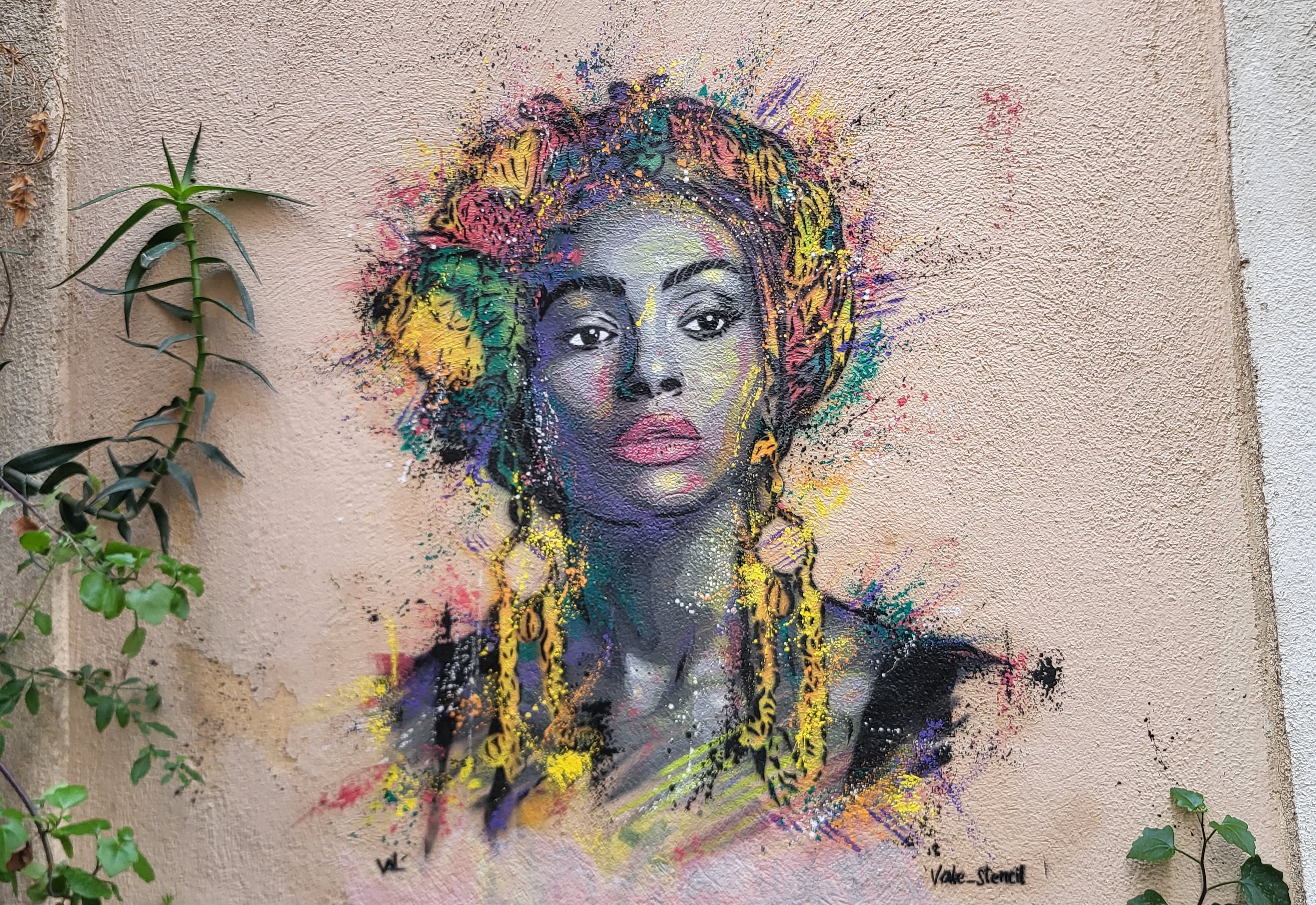 Photo d'une oeuvre de street art représentant le visage d'une femme