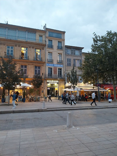 Photos des anciennes affiches sur le cours mirabeau